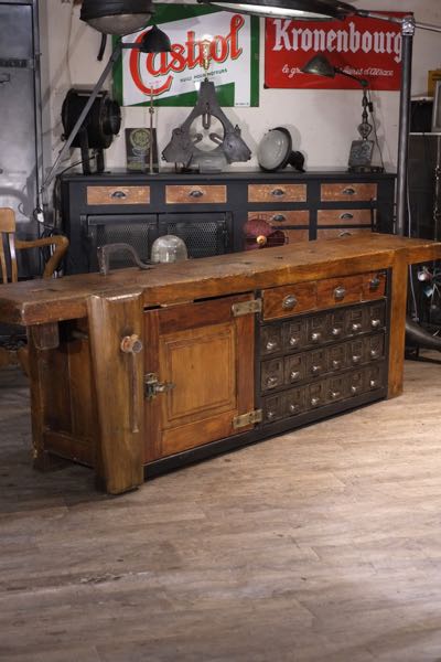 meuble de metier ancien etabli transforme en rangement